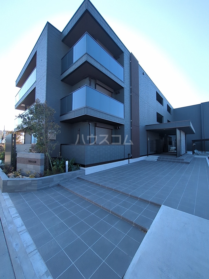 28/30 エントランス