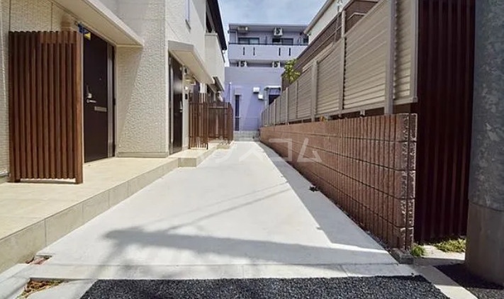 2/4 エントランス