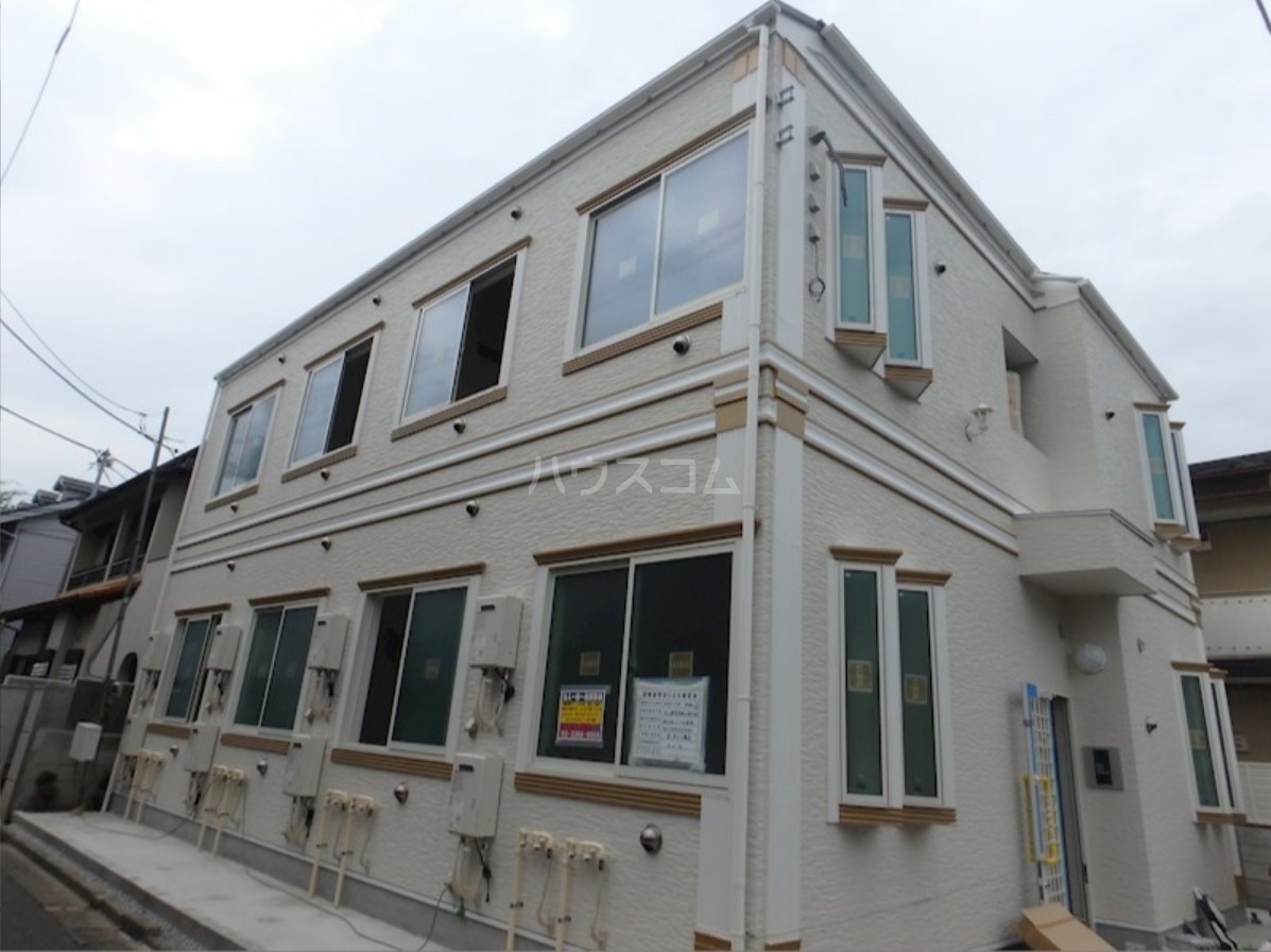 24/25 エントランス