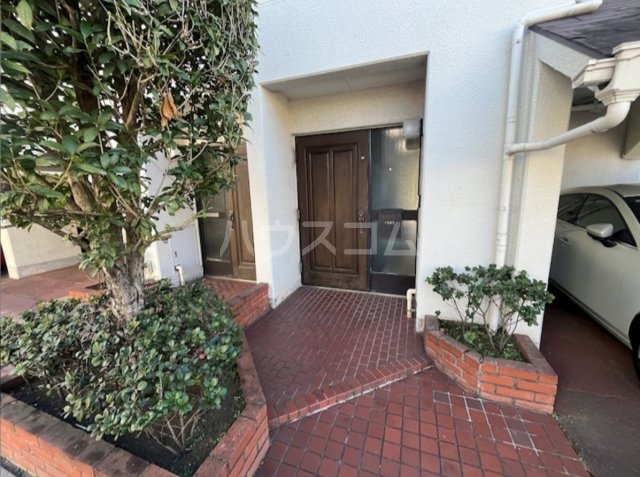 28/30 エントランス