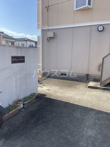 22/28 エントランス