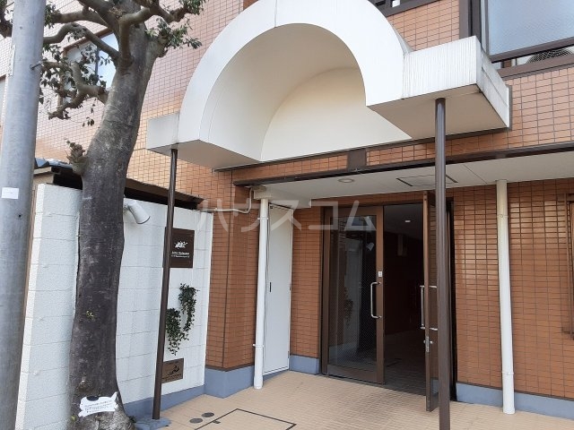 27/30 エントランス