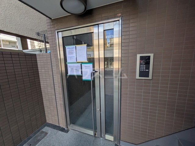 26/30 エントランス