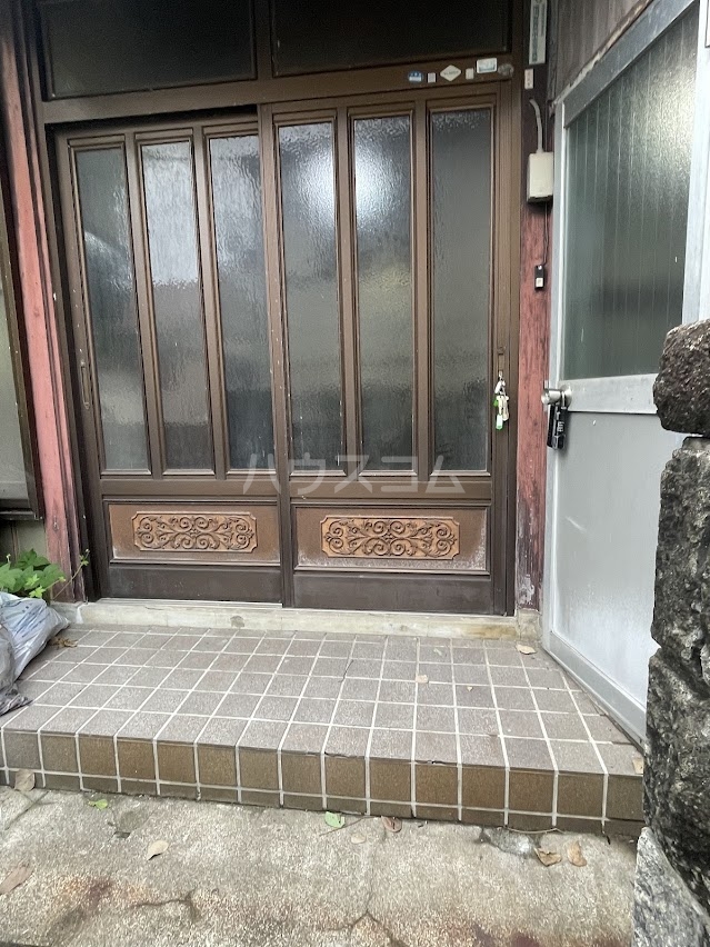 21/22 エントランス