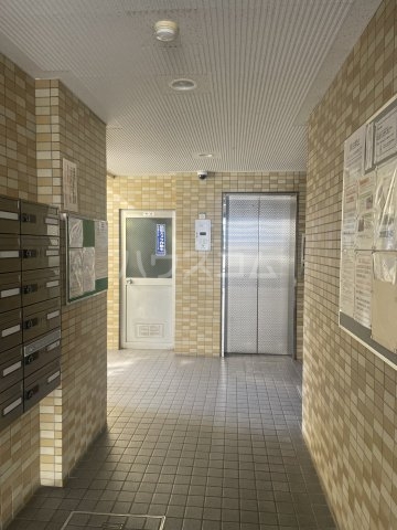 2/4 エントランス