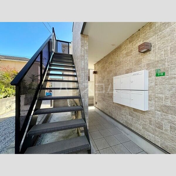 15/23 エントランス