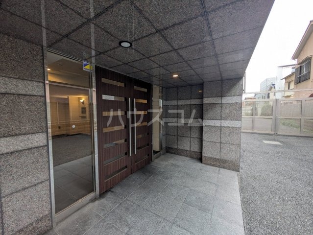 18/24 エントランス