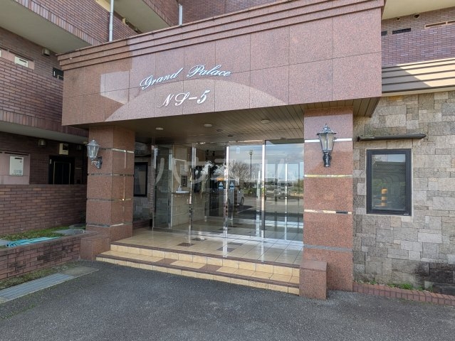 22/25 エントランス