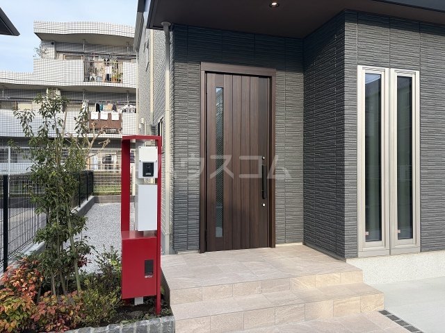 16/23 エントランス