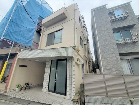 25/29 エントランス