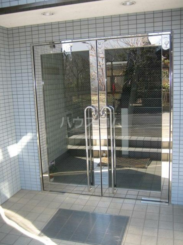 20/23 エントランス