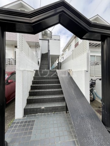 28/30 エントランス