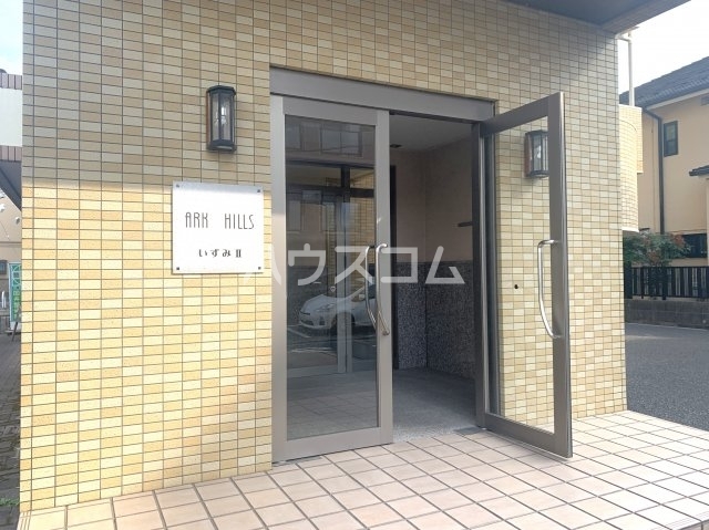 27/30 エントランス