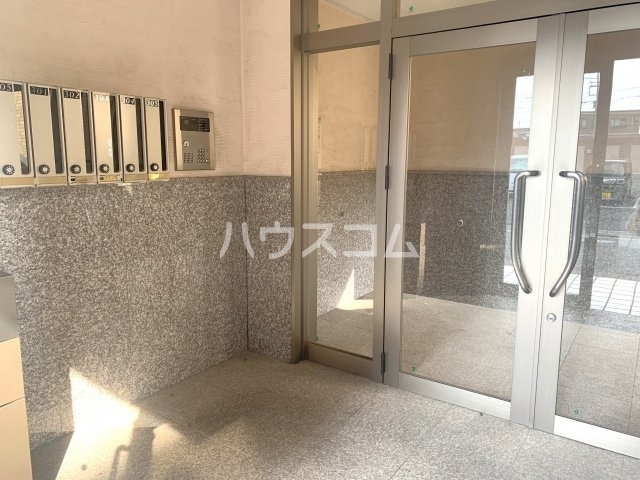 28/30 エントランス