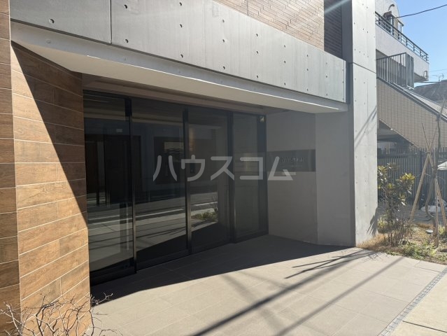 20/21 エントランス