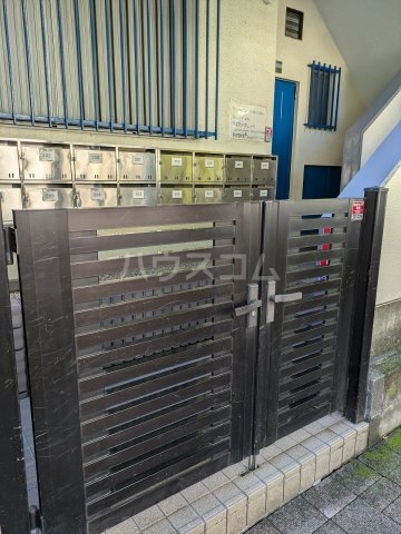 21/30 エントランス