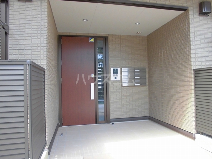 16/23 エントランス