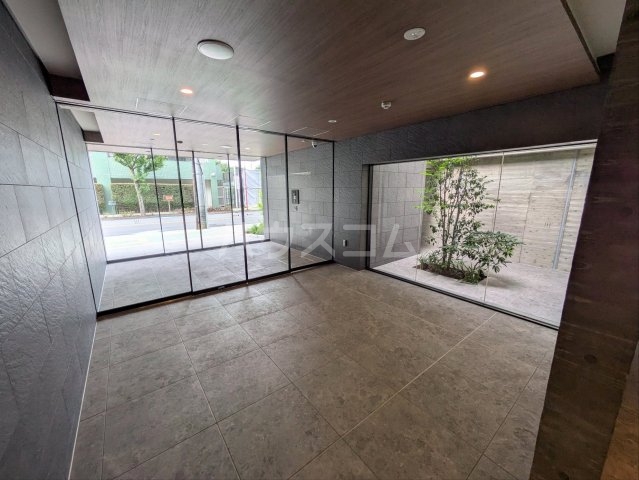 28/30 エントランス