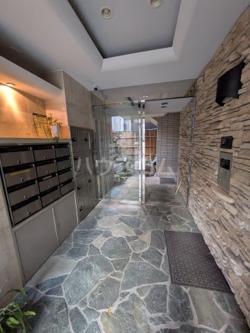 23/26 エントランス