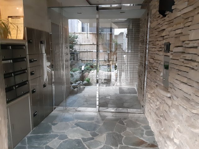 2/5 エントランス