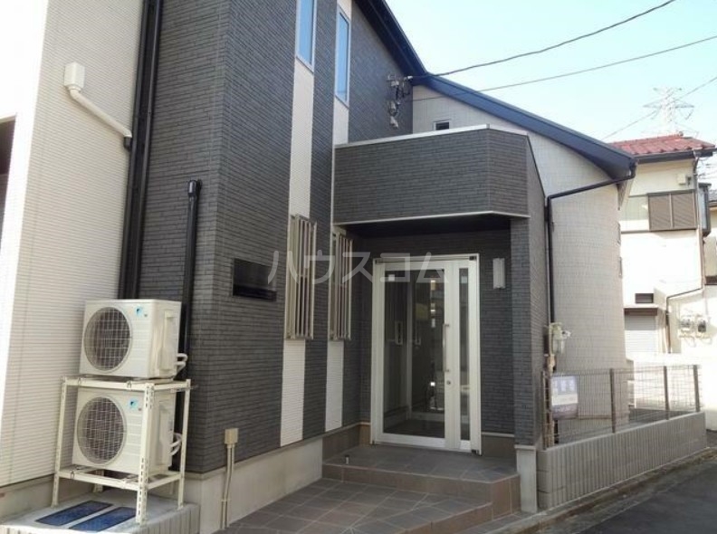 16/17 エントランス