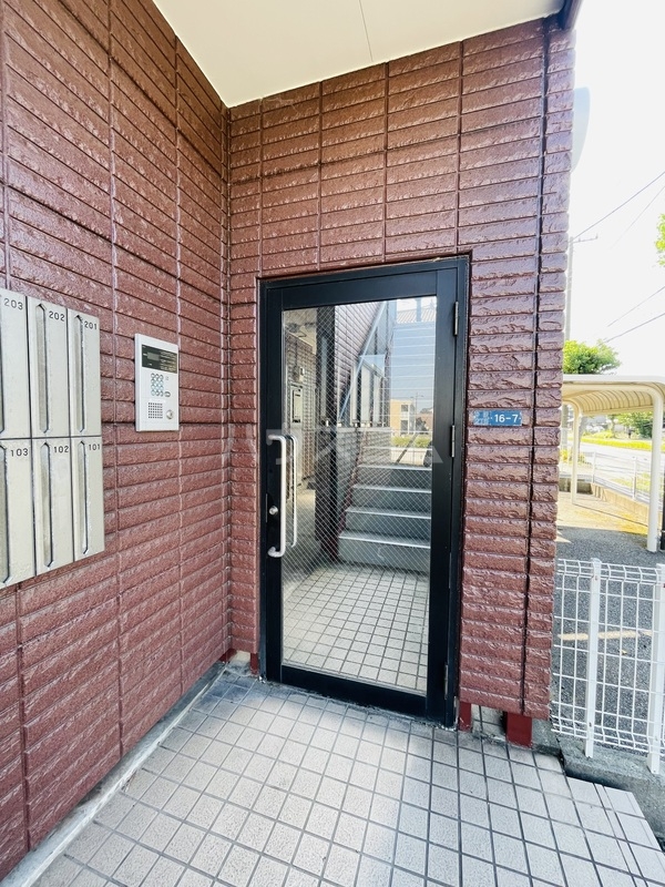 20/21 エントランス