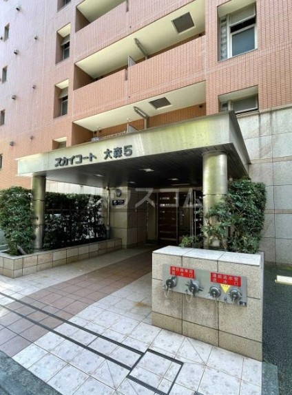 16/21 エントランス