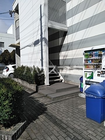 21/30 エントランス