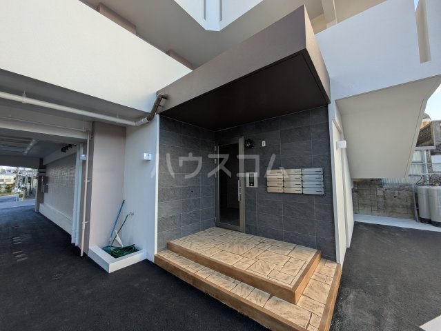 16/21 エントランス