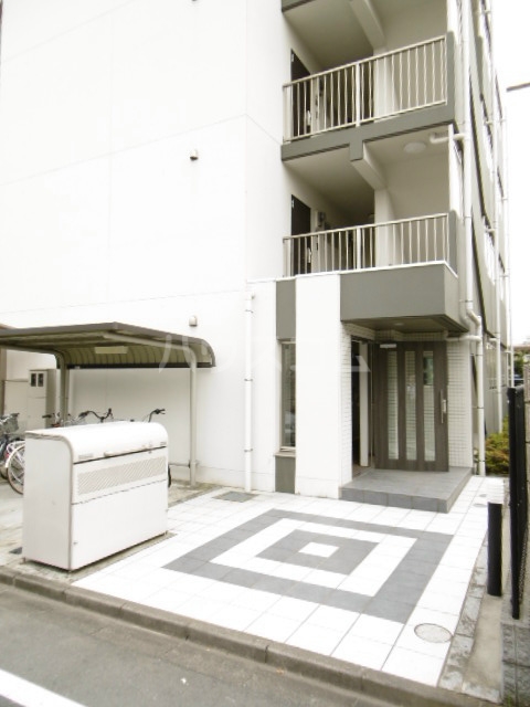 23/30 エントランス