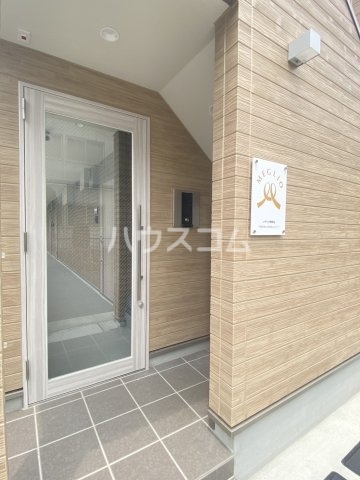 23/27 エントランス