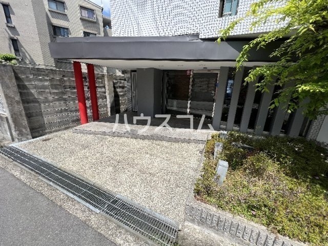 16/27 エントランス