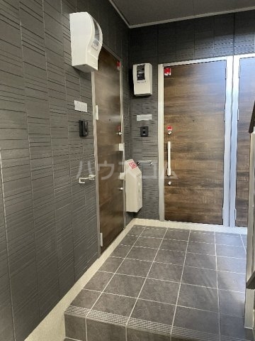 20/30 エントランス