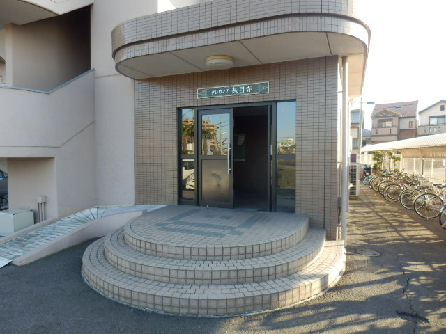 22/30 エントランス