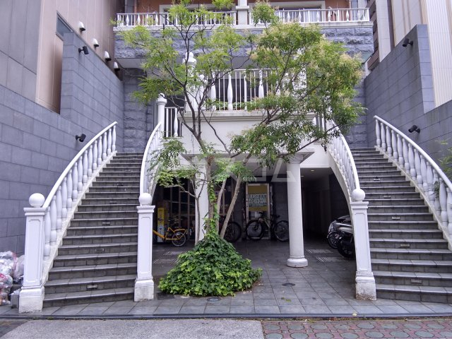 25/28 エントランス