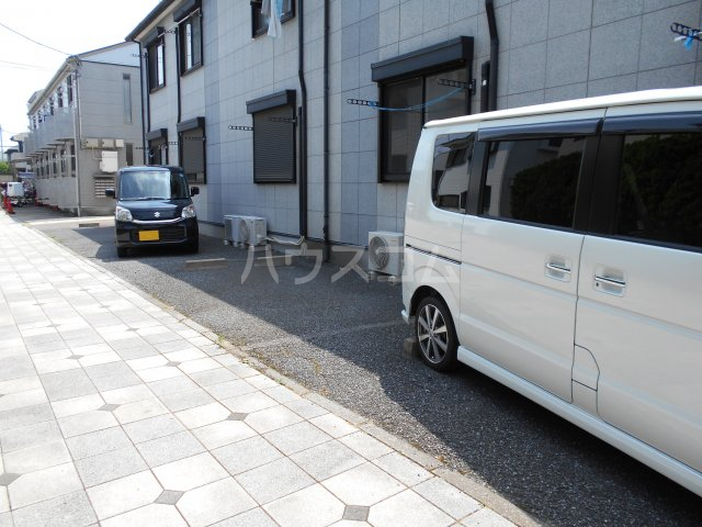 23/26 駐車場