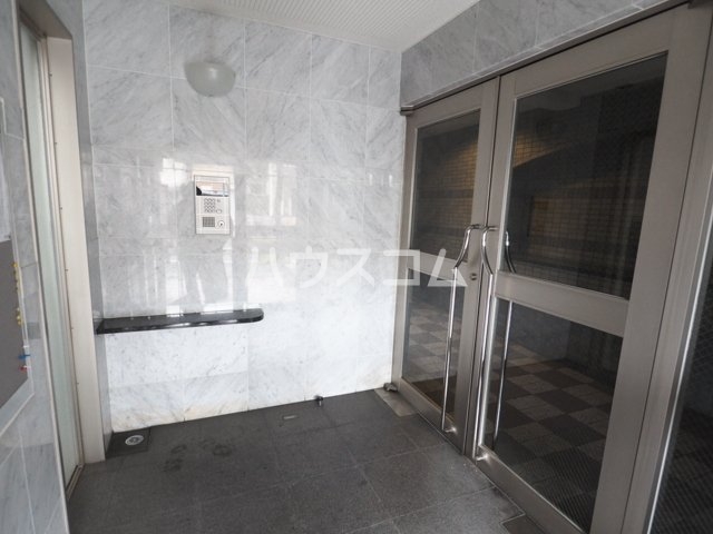 27/30 エントランス