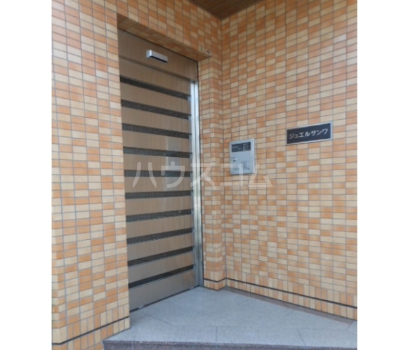 17/27 エントランス