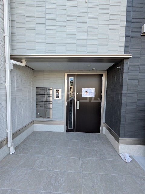 26/30 エントランス