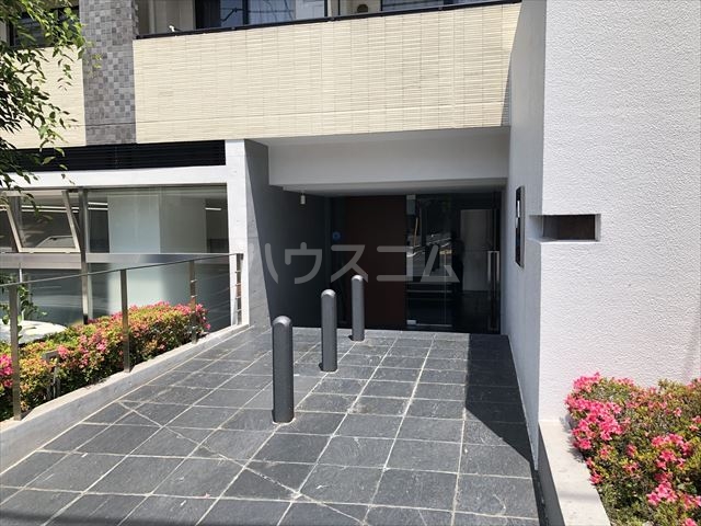 26/30 エントランス