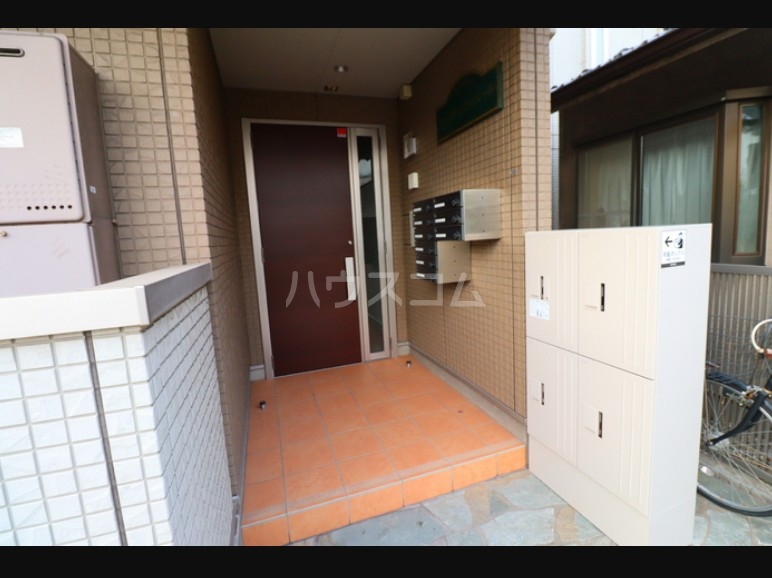 13/14 エントランス