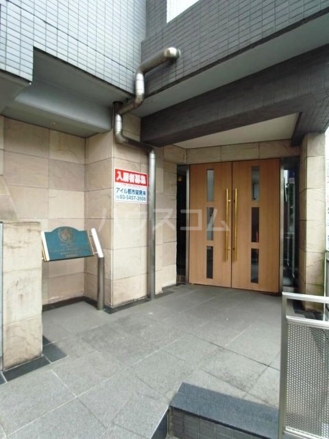 18/21 エントランス