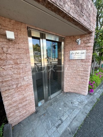 24/30 エントランス