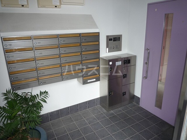 13/23 エントランス