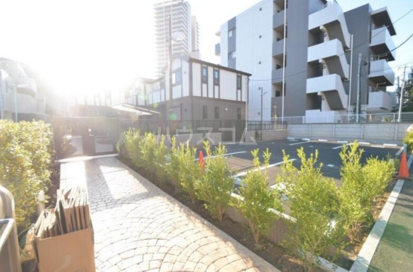 19/30 エントランス