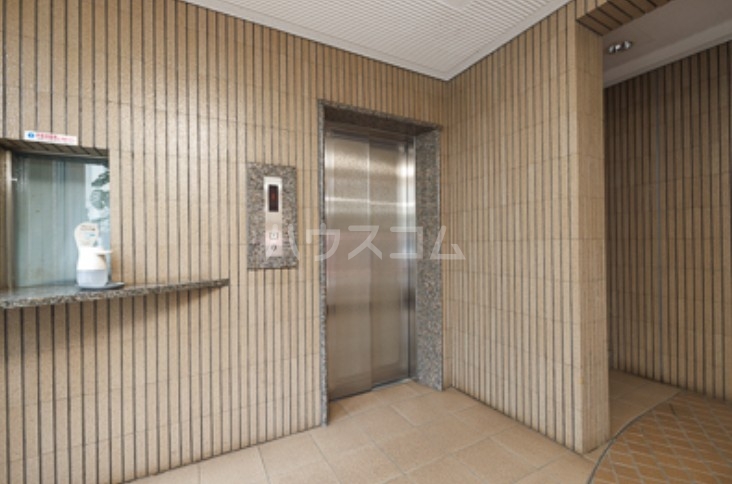 16/20 エントランス