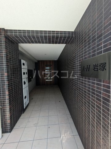 24/30 エントランス