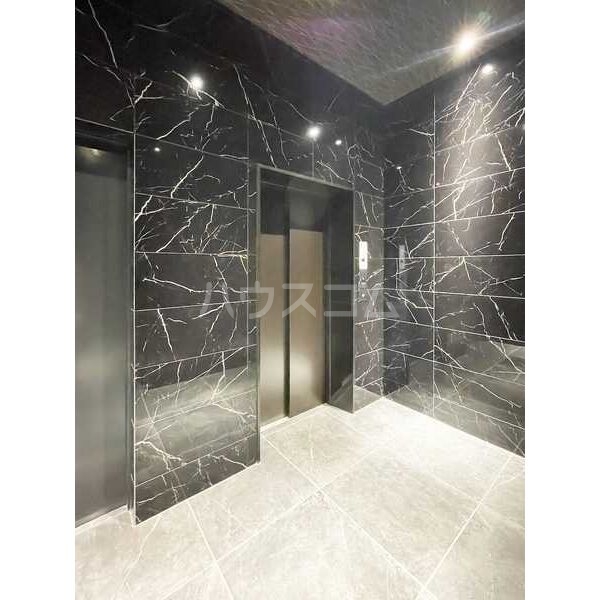 24/30 エントランス