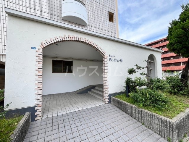 26/30 エントランス