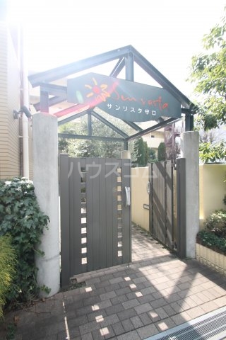 22/27 エントランス